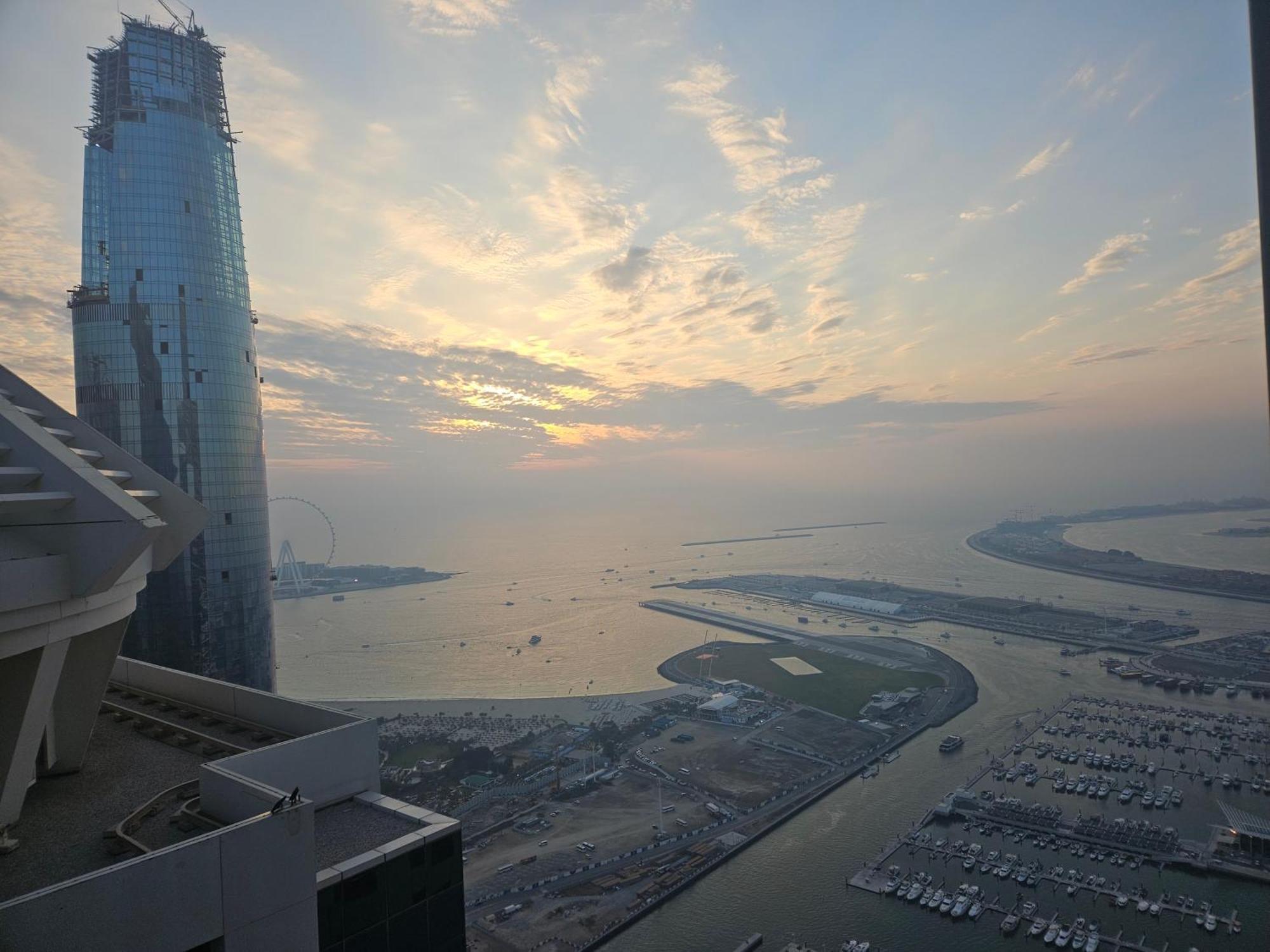 Super Host At Highest Residential Tower In The World, Private Rooms In A Shared Apartment Dubai Eksteriør bilde
