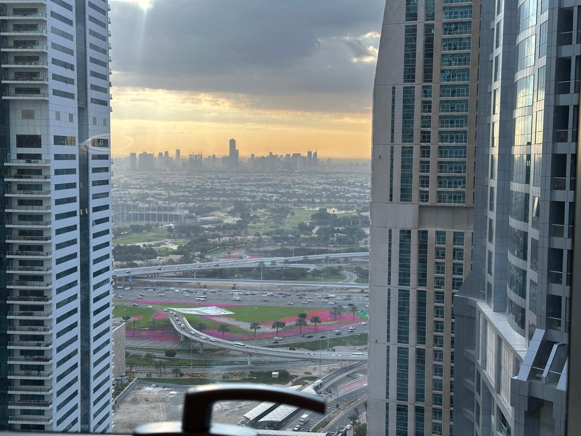 Super Host At Highest Residential Tower In The World, Private Rooms In A Shared Apartment Dubai Eksteriør bilde